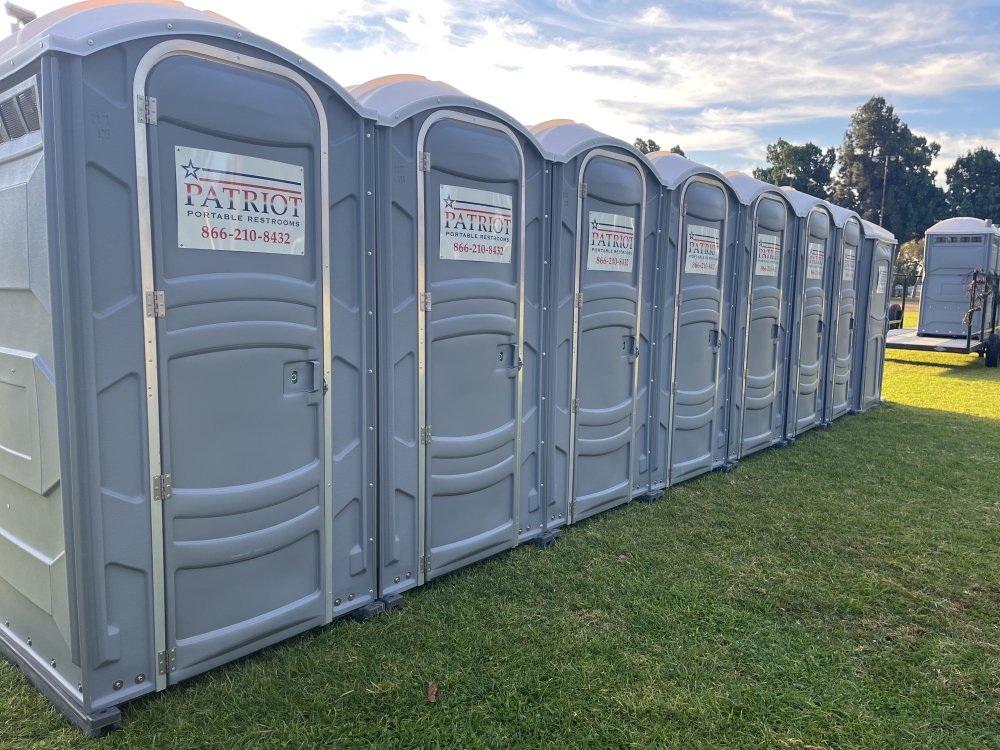 การประยุกต์ใช้วัสดุการปั้นแบบหมุนในห้องสุขามือถือ