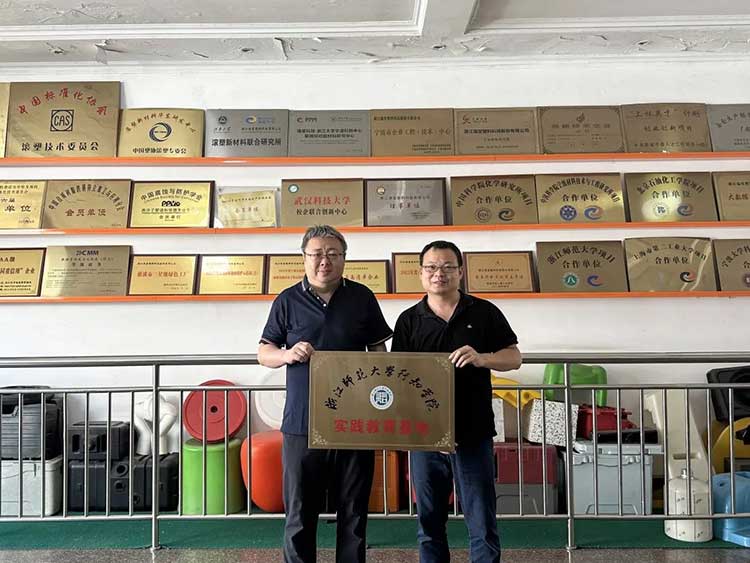 Ruitang Technology ได้ร่วมมือกับวิทยาลัย Zhejiang Normal University Xingzhi College เพื่อร่วมกันสร้างฐานการศึกษาที่ใช้งานได้จริงเปิดบทใหม่ในการบูรณาการอุตสาหกรรมและการศึกษา
